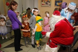 Детский новогодний утренник для молодых семей прошел в Пскове